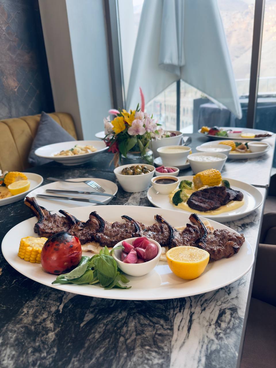 غذاهای متنوع رستوران زاویه